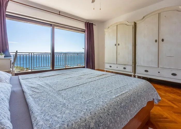 Aneta Apartamento *